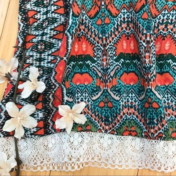 Aztec tribal and lace crochet crop top, M. - Picture 4 of 5